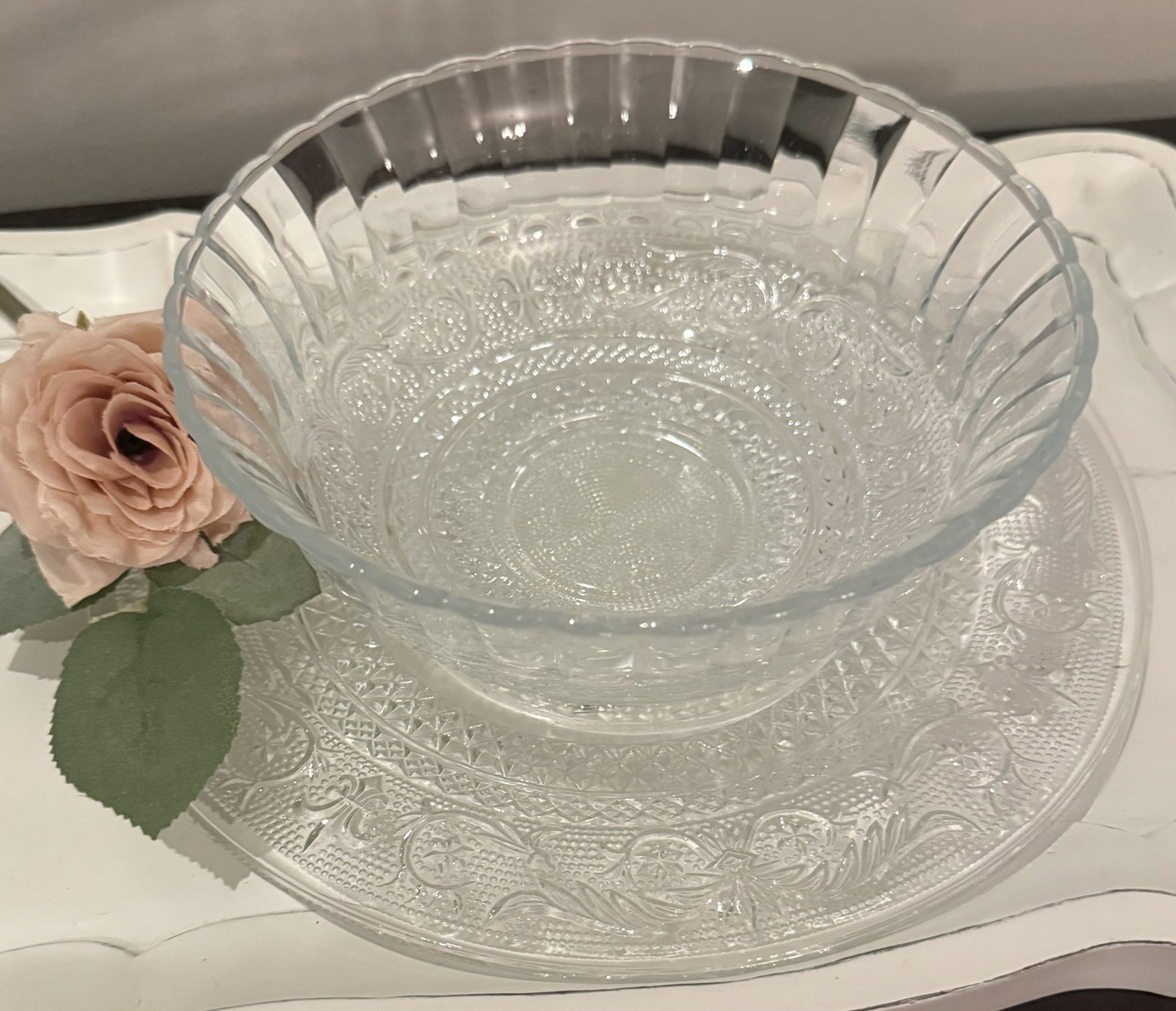 3 Pcs -VINTAGE KIG MALAYSIA Trellis Glass Sandwich; 2 Serving Bowls & 1 Lg Plate