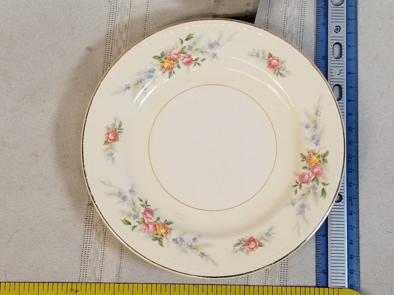 2 Eggshell Georgian Homer Laughlin Dessert / pie Plates 7″ Gold Floral h44n5