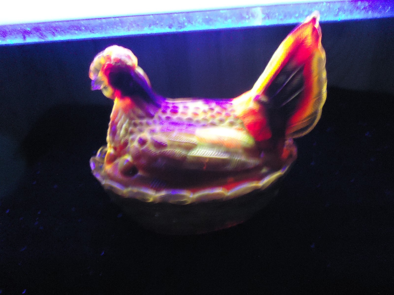 VINTAGE L.G. WRIGHT RUBY RED AMBERINA SPLIT TAIL HEN ON NEST Glows