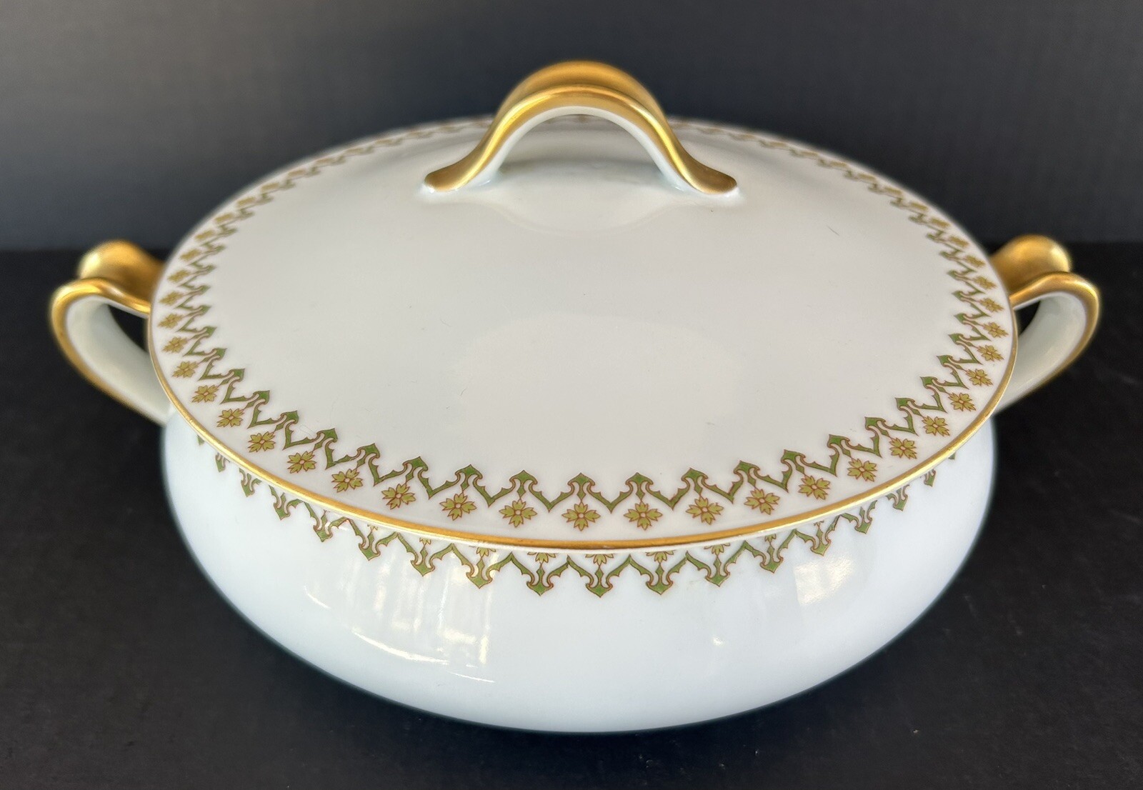 Haviland Limoges Round Covered Vegetable Dish Schleiger 570
