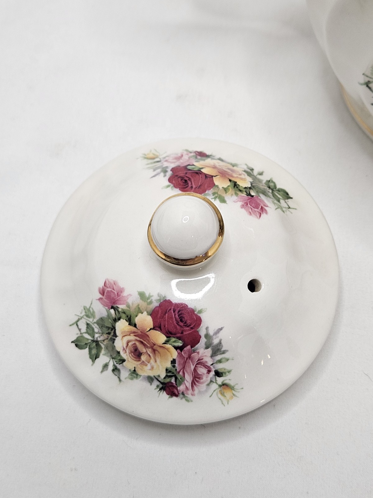 VINTAGE Windsor Bone China Swirled Pink Yellow Red Roses Teapot Made In ENGLAND