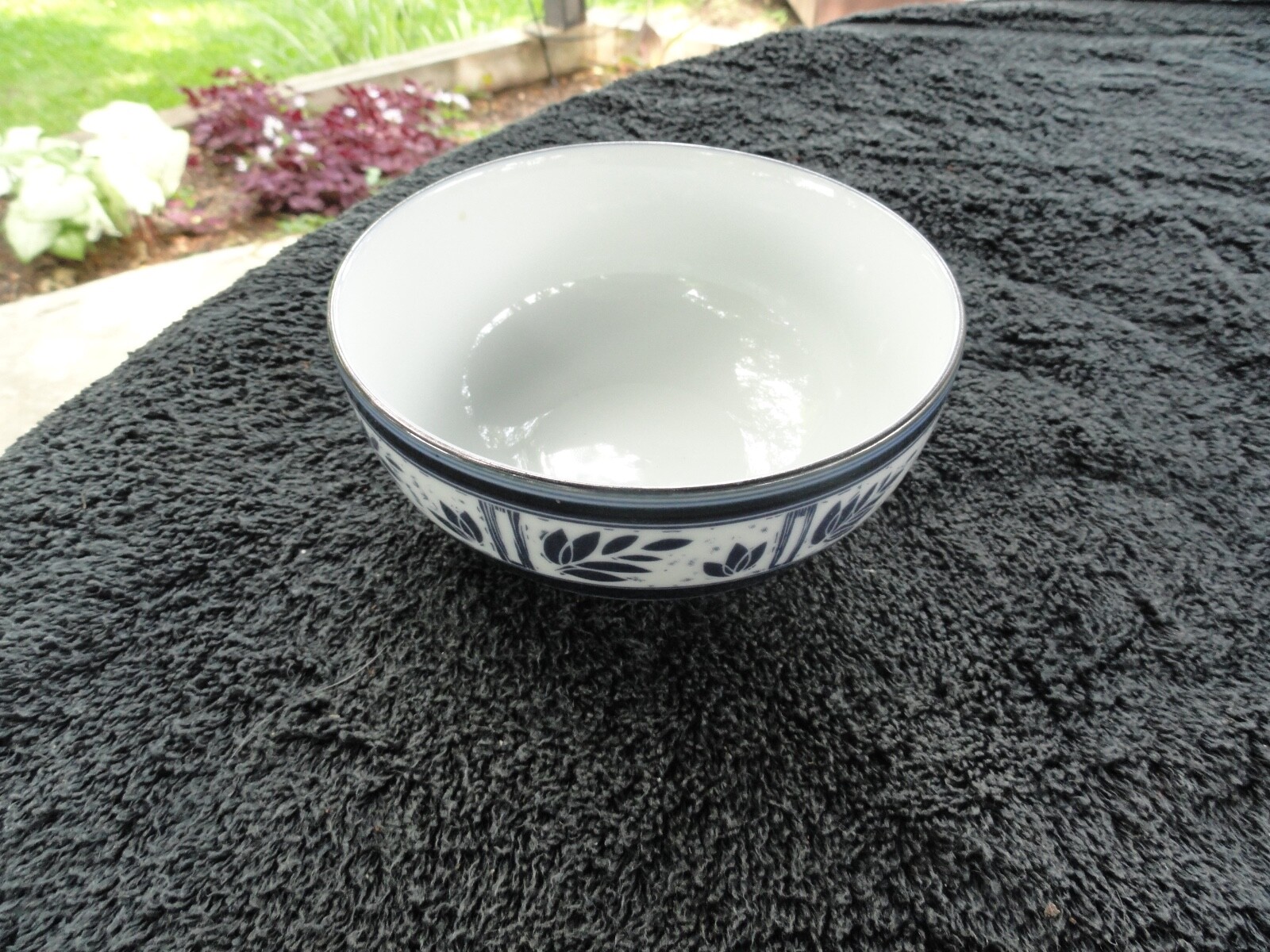 Dansk Ceylon Navy Blue Leaves and Bands White Accent Fruit and Cereal Bowl