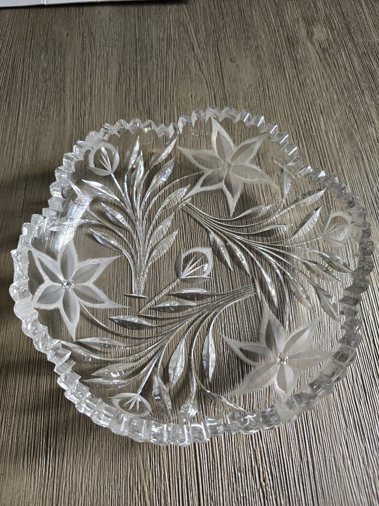 Ideal Cut Glass Co. Diamond Poinsettia Bowl With Flower Buds, Canastota/Corning,