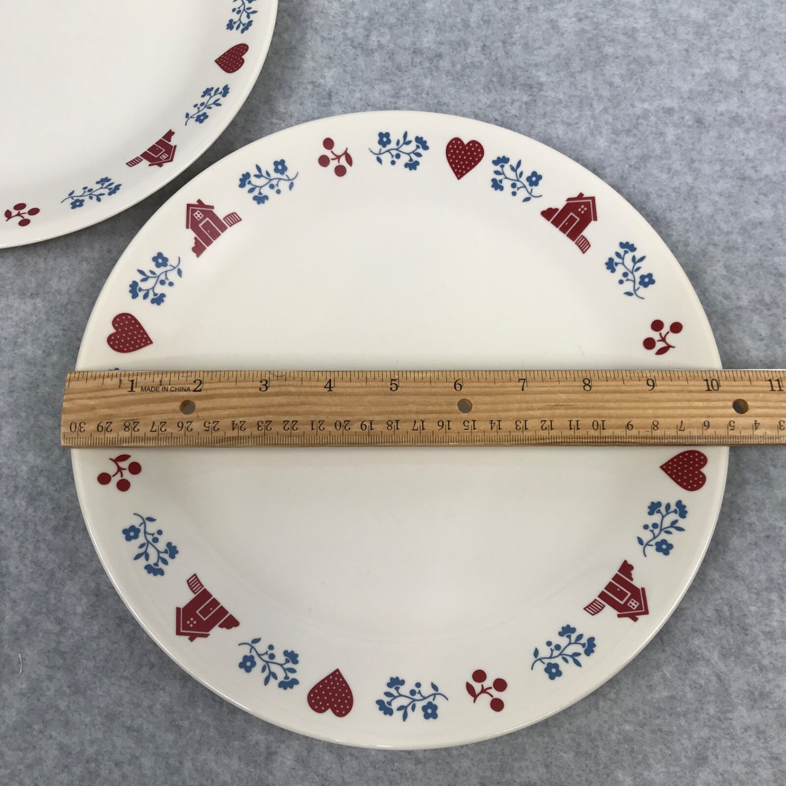 Set of 2 Corelle Hometown Dinner Plates Red Hearts Houses 10 1/4″