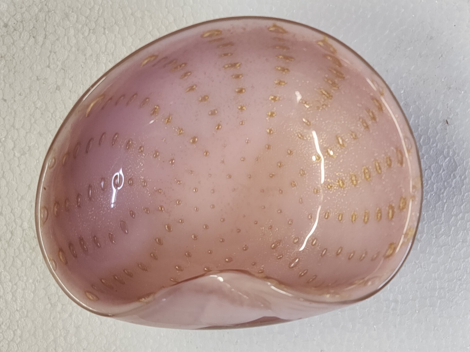 Barbini Shell Glass Bowl Pink Murano Controlled Bubble pinched side Pink