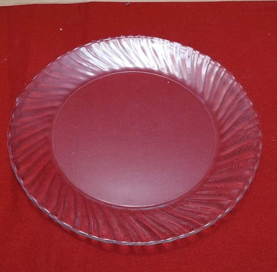 Arcoroc Clear Swirl Scalloped Glass Luncheon Plates 8 3/4 Inch Set of 11 EUC