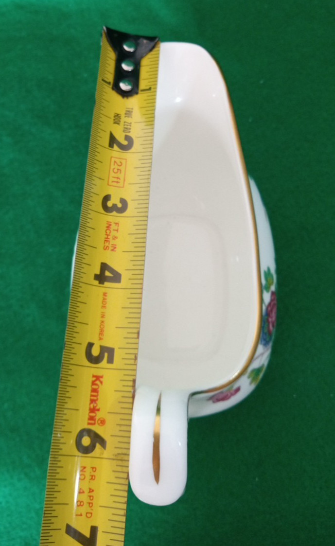 Wedgwood Cuckoo R4497 Williamsburg Bone China Gravy / Sauce Boat