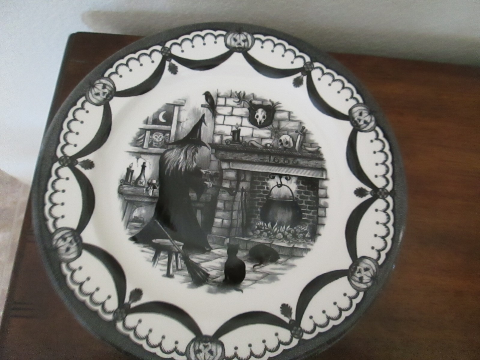 Royal Stafford Wicked Witch Black Cat Fireplace Dinner Plates Set of 6 Halloween