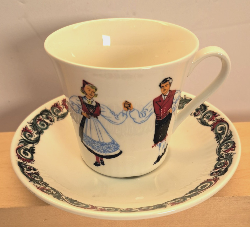 Figgjo Norway 17 Pc Set Hardanger Dancers 6 Ea Cup / Saucer 3 Salad Plate Tray +