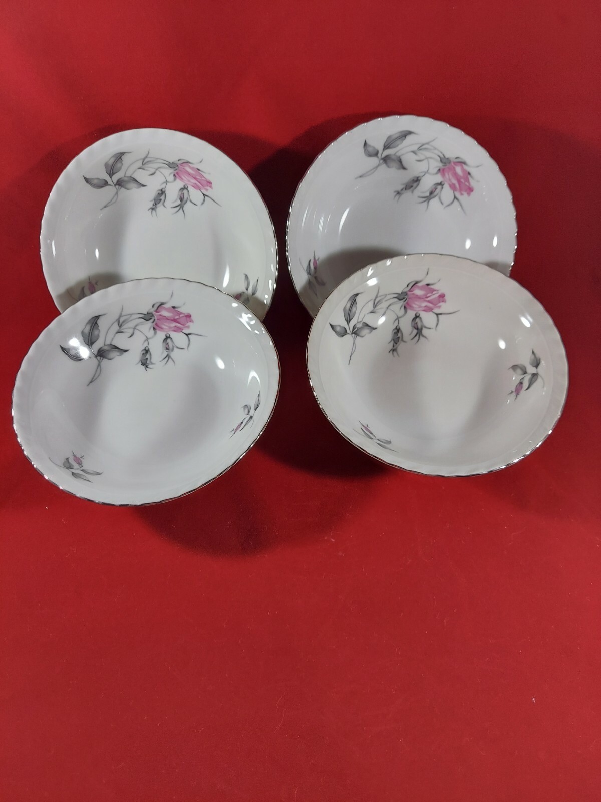 BOHEMIAN FINE CHINA “THERESA” CZECHOSLOVAKIA 4 FRUIT/DESSERT BOWLS 5 1/4″ ROUND.