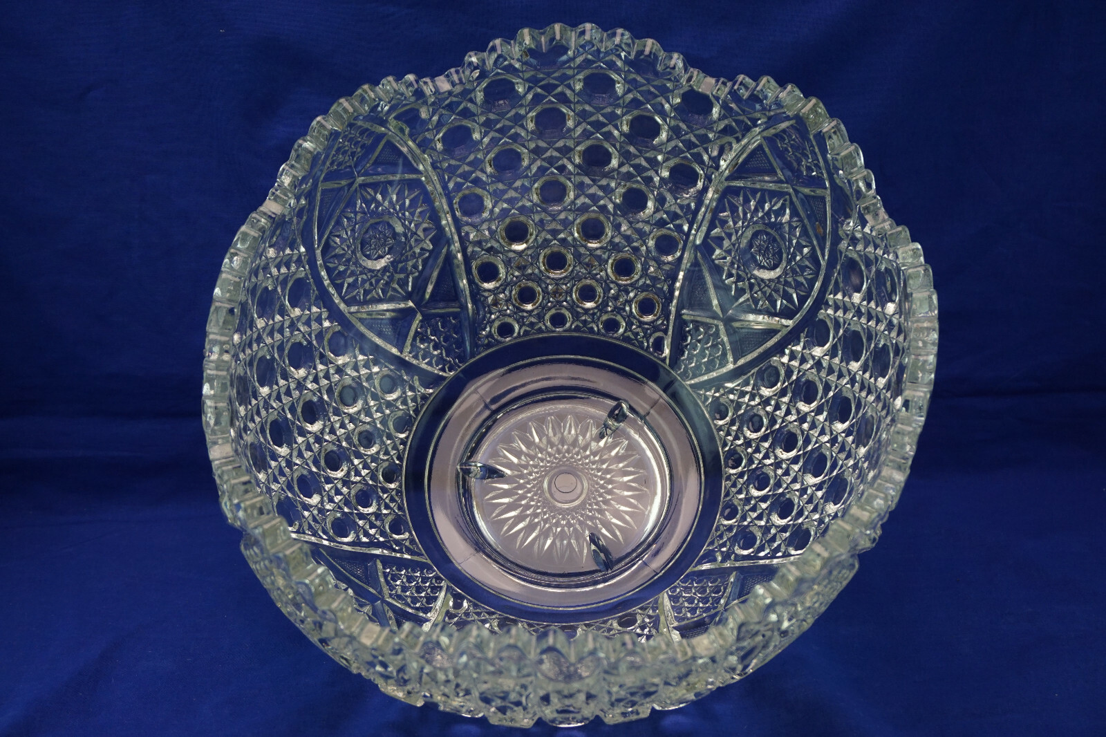 L E Smith Daisy & Button Punch Bowl & (18) Cups, 2 1/8″ in Original Box
