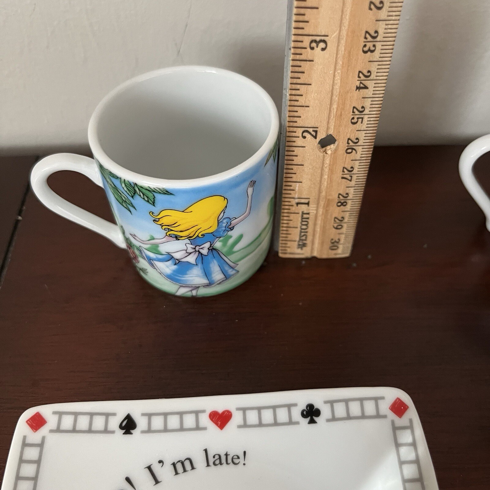 2010 Rare Alice In Wonderland Cafe-2 Teacups & 2 Saucers-England By Paul Cardew