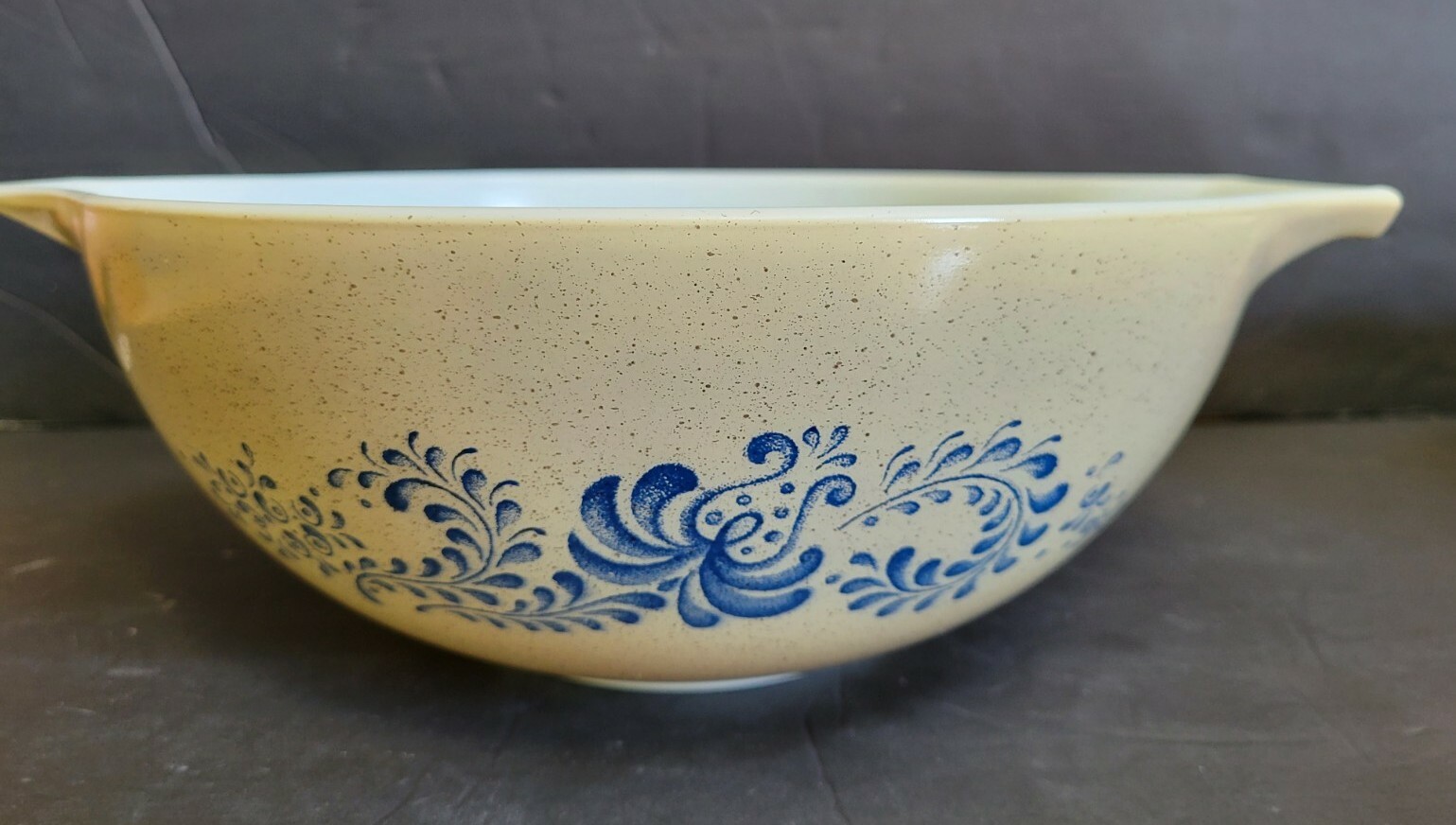 Set of 4 Vintage Pyrex Homestead Cinderella Nesting Mixing Bowls 441-444 Tan