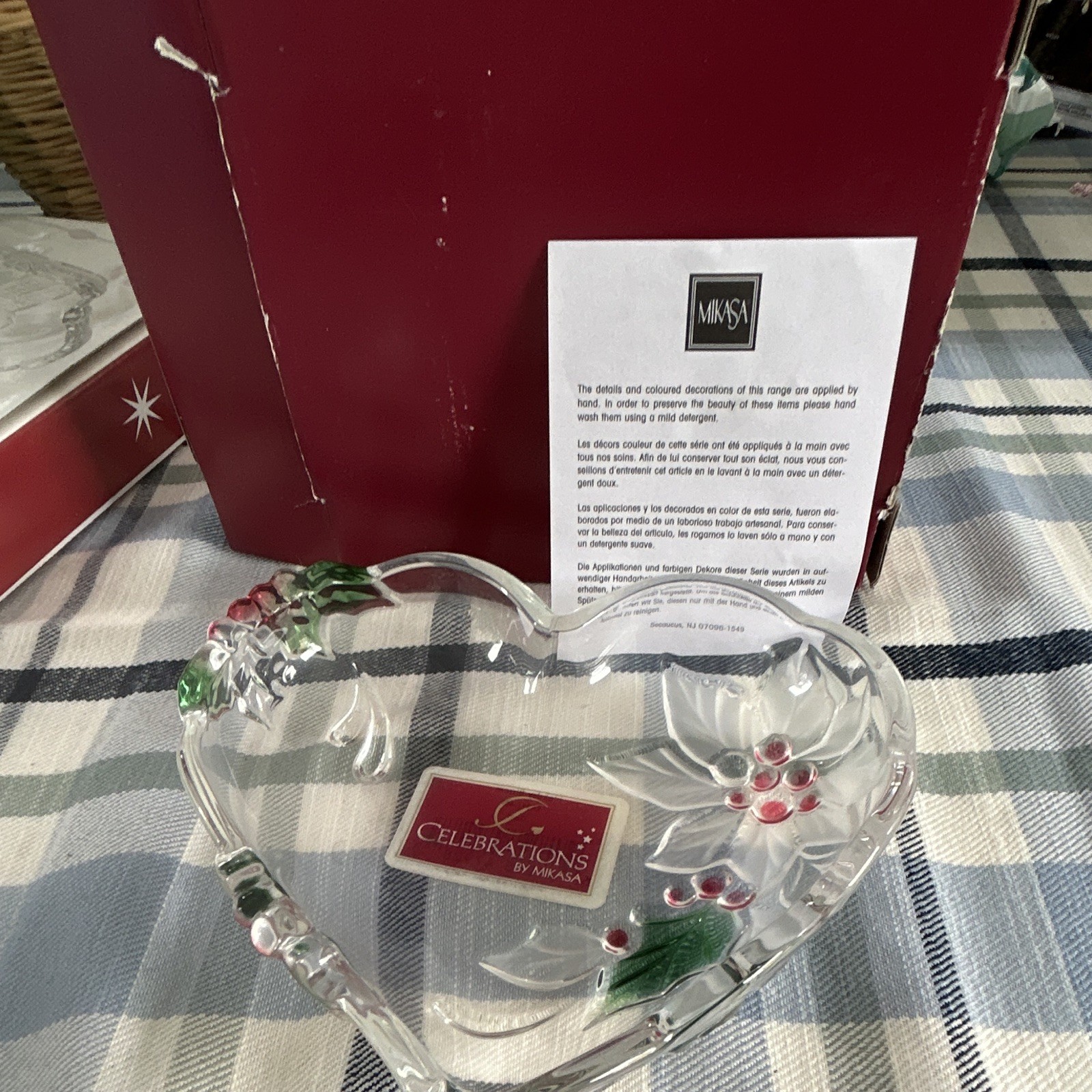 Mikasa Celebrations Holiday Bloom Heart Dish Clear Glass 6.25in SA841/650