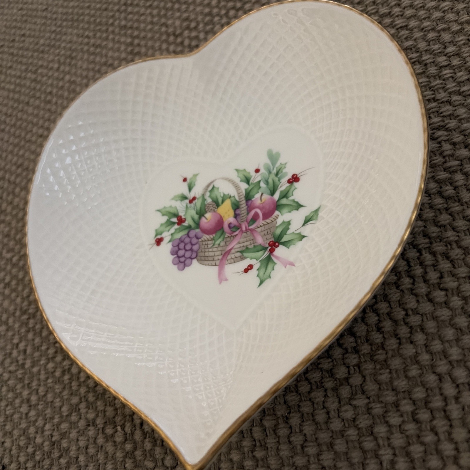 Mikasa Ivory Bone China, Japan, Christmas Spirit Heart Shaped Trinket Bowl B2098