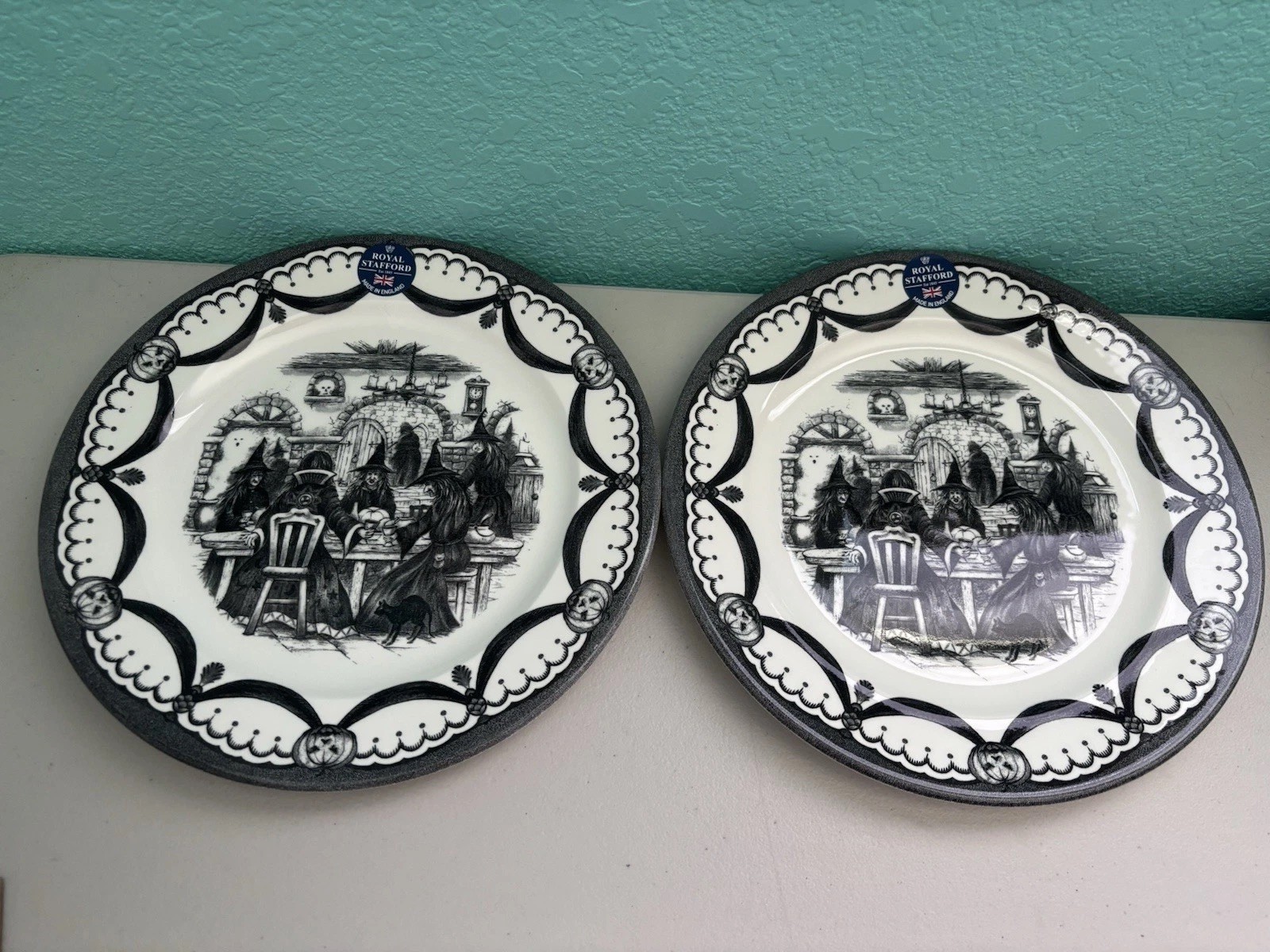 Royal Stafford Halloween Coven Witches Around Table Dinner Plates Set of 2 New