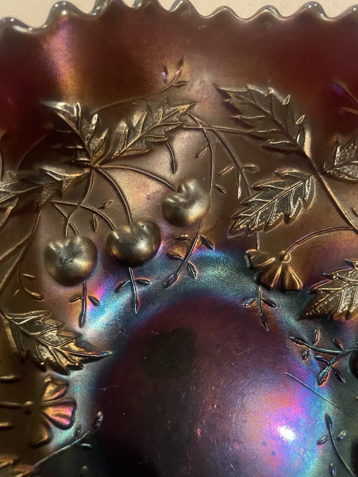 Vintage Northwood Carnival Glass Bowl 7.5” Ruffle Edge Fruit And Leaves