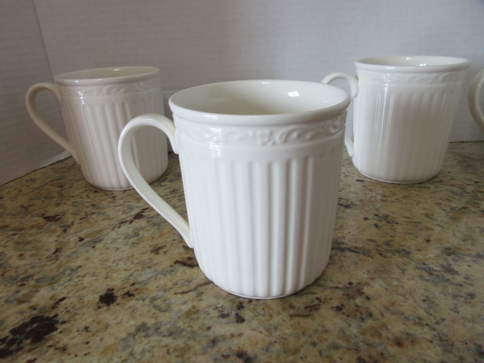 ITALIAN COUNTRYSIDE Mikasa 4 Mugs- 3 ¾” High Excellent Condition (2 Sets)