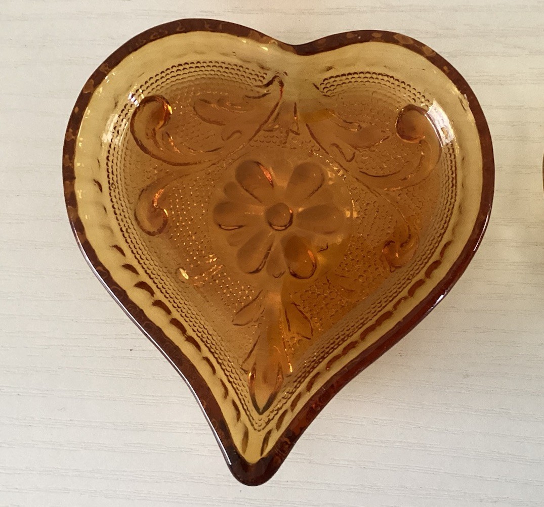Vintage Indiana Glass Amber Heart Shaped Trinket Candy Nut Dish Tiara Set Of 4
