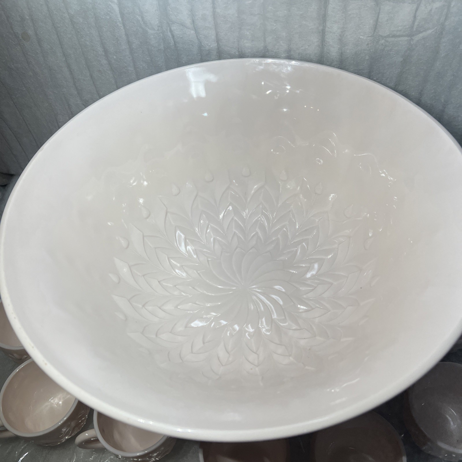 Jeannette Feather Shell Pink Milk Glass Punch Bowl Set 12 cups Vtg 1950’s