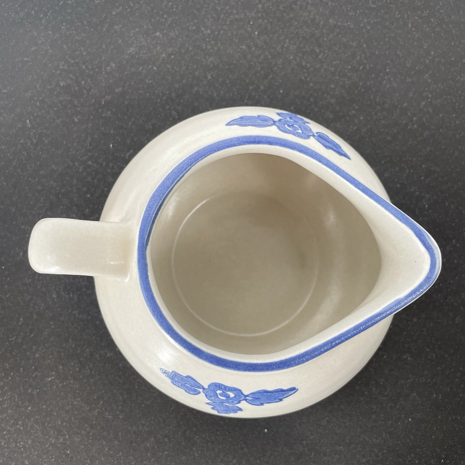 Vintage 70s Pfaltzgraff Yorktowne Gravy Boat Pitcher Creamer Handled Blue White