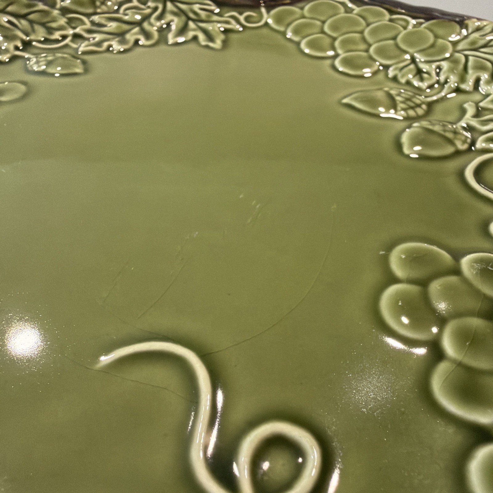 MAJOLICA Olive Green Large Serving Plate Grapes Oak Leaf Vines Acorns