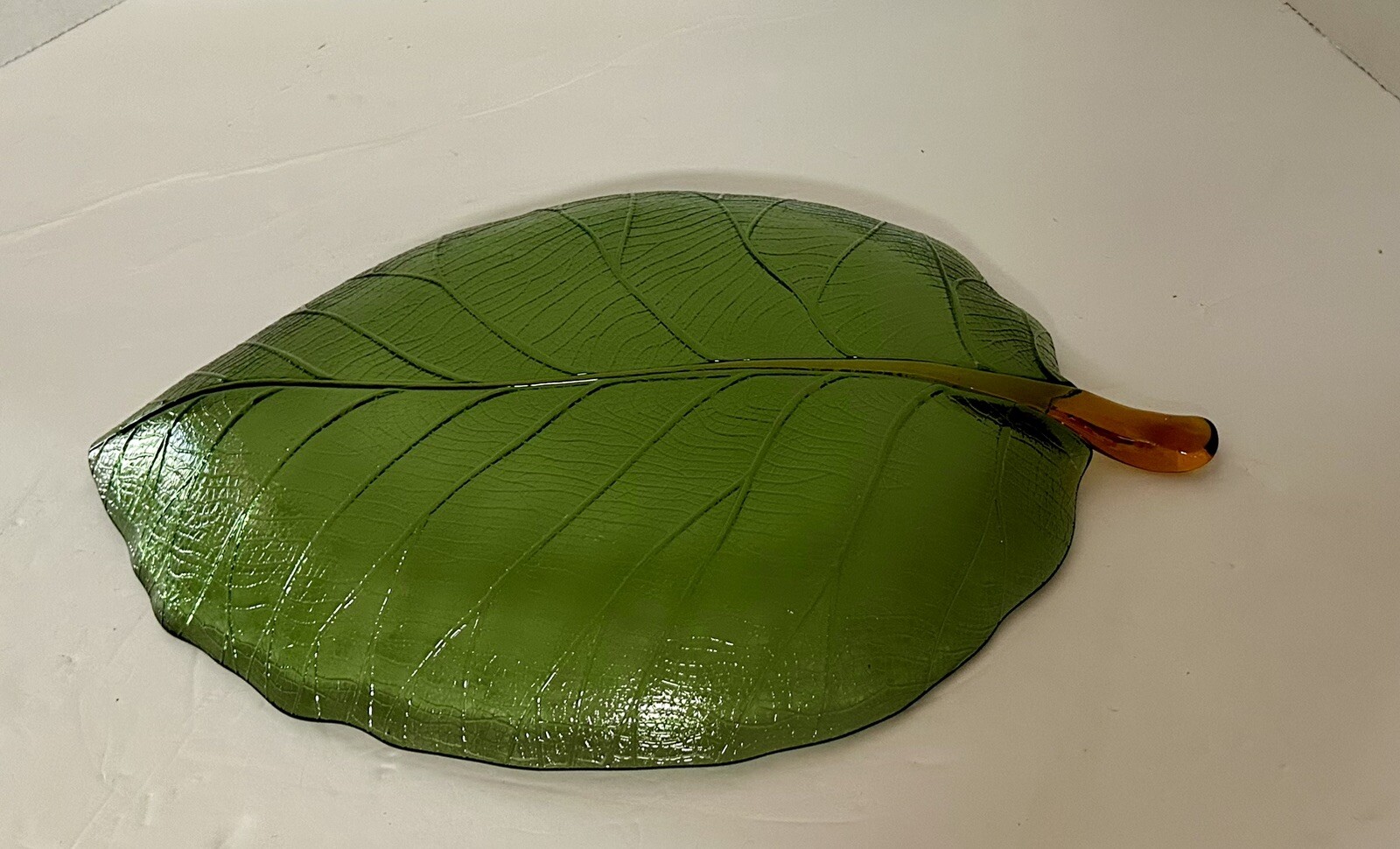 DYNASTY GLASS LEAF PLATE OLIVE COLORED CENTERPIECE 16.5”