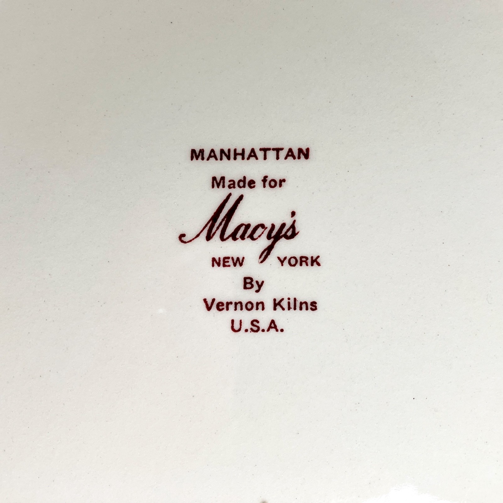 Vernon Kilns NEW YORK MANHATTAN Red Plate Empire State Building Statue of Libert