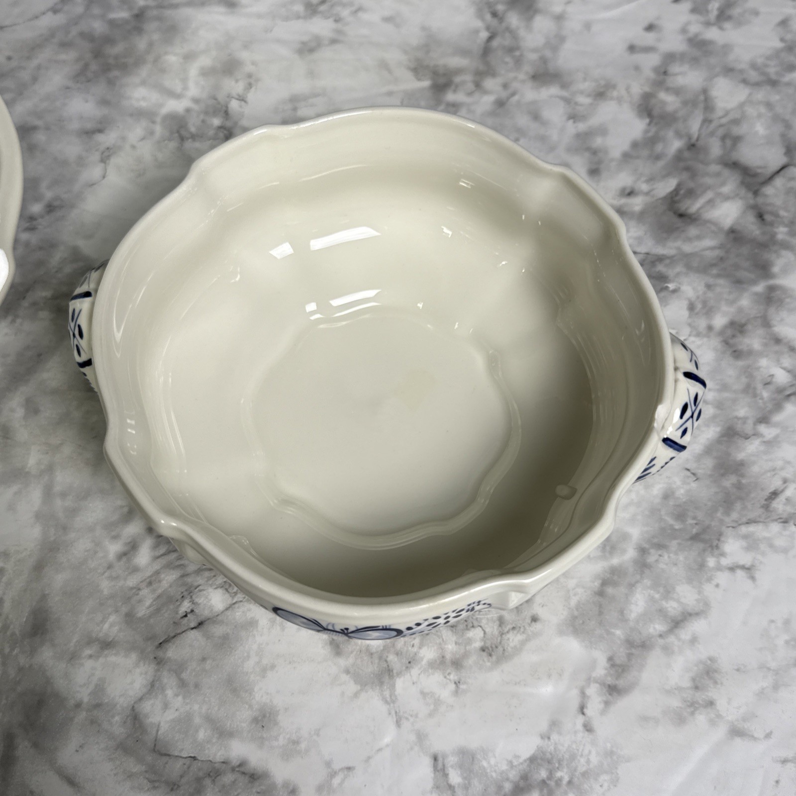 Villeroy Boch VIEUX SEPTFONTAINES Small Tureen Blue White Bee Butterfly Floral