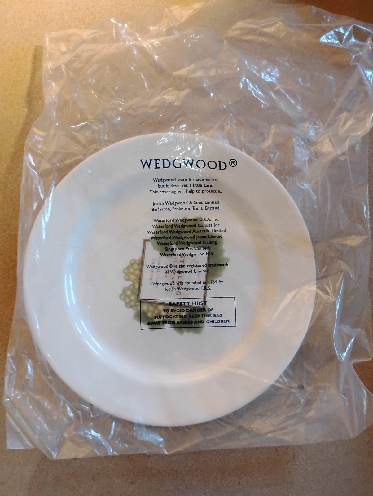 NEW WITH TAG Wedgwood Grand Gourmet 10″ Sterling Vineyard Accent Plate
