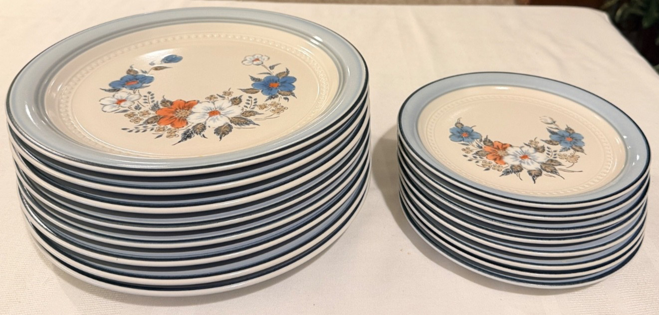 16 Johann Haviland Crowning Fashion Plates Blue Bouquet 10) 7.75″ and 9) 10.75″