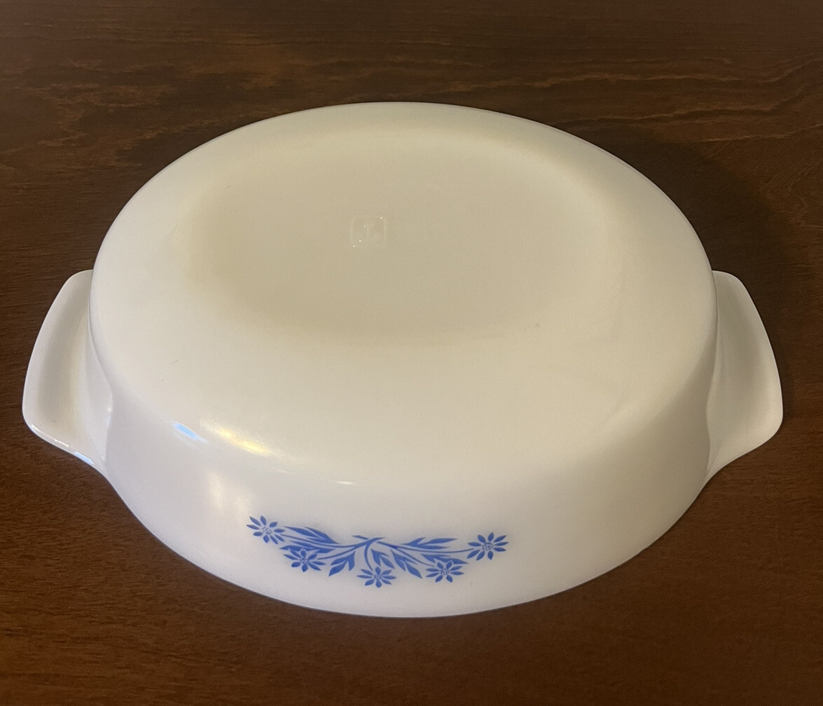 Anchor Hocking Milk Glass Blue Cornflower 1.5 Qt Oval Lid Covered Casserole #433