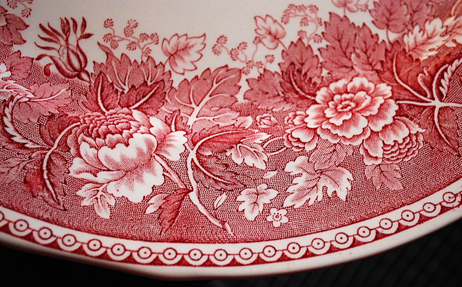 Vtg ‘LANDSCAPE RED’ 14″ Round Chop Plate Platter ARABIA FINLAND Transferware Exc