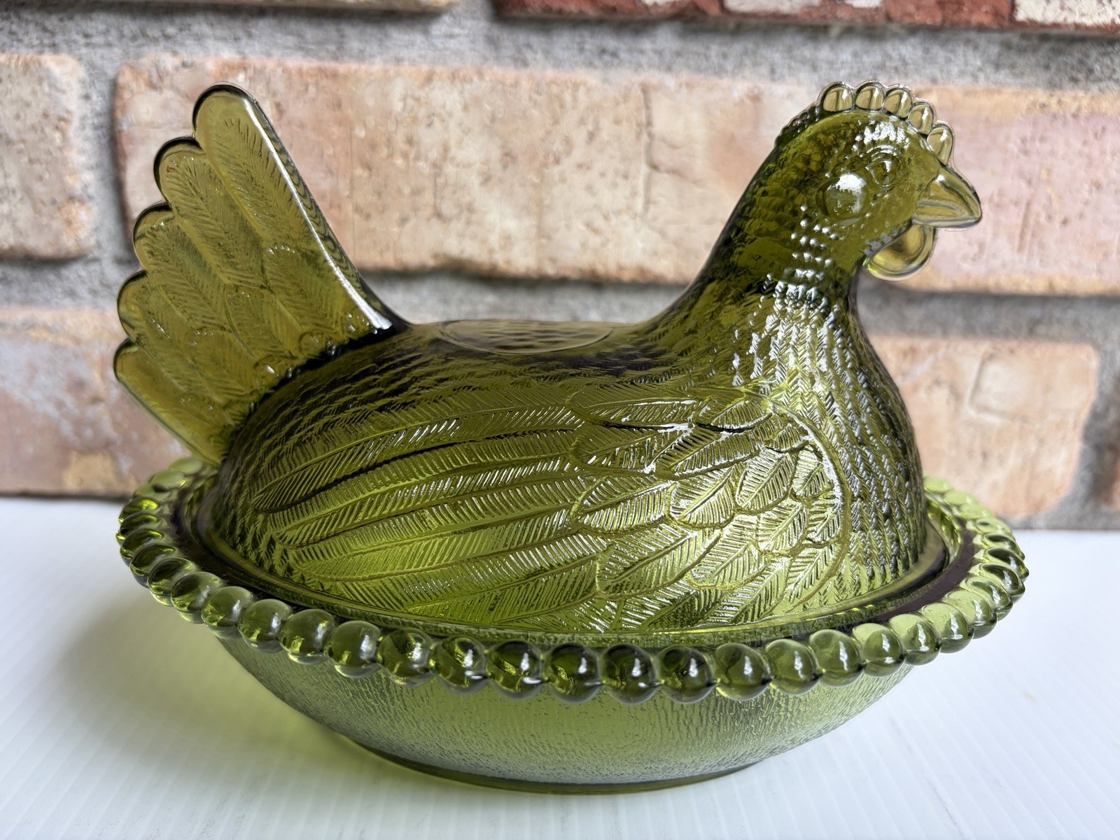Vintage Indiana Glass Green Pressed Glass Hen on Nest Bowl Beaded Rim HON *read*