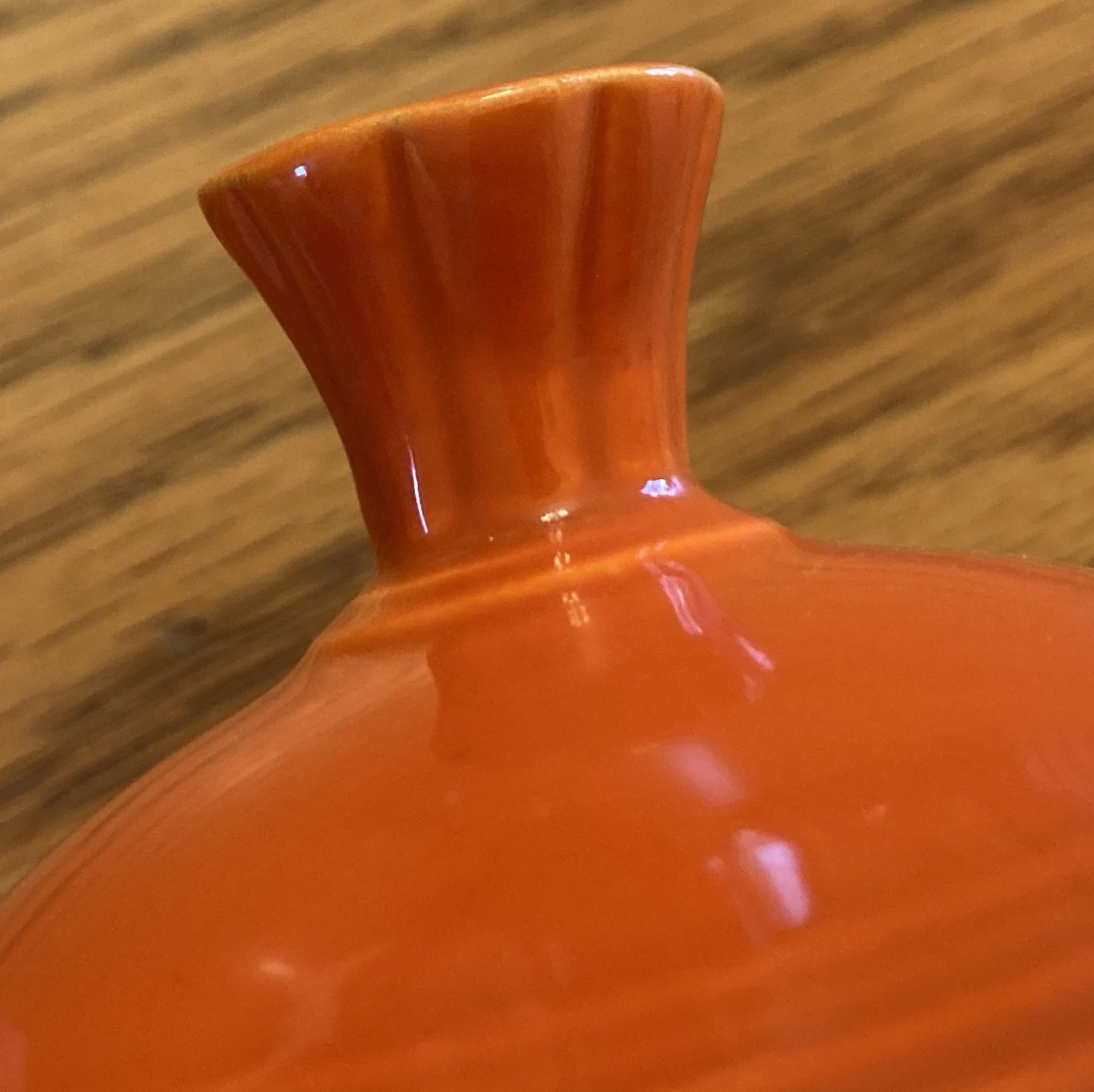 Vintage Fiesta coffee pot with lid in “radioactive” red (exc.) (1936-1959)