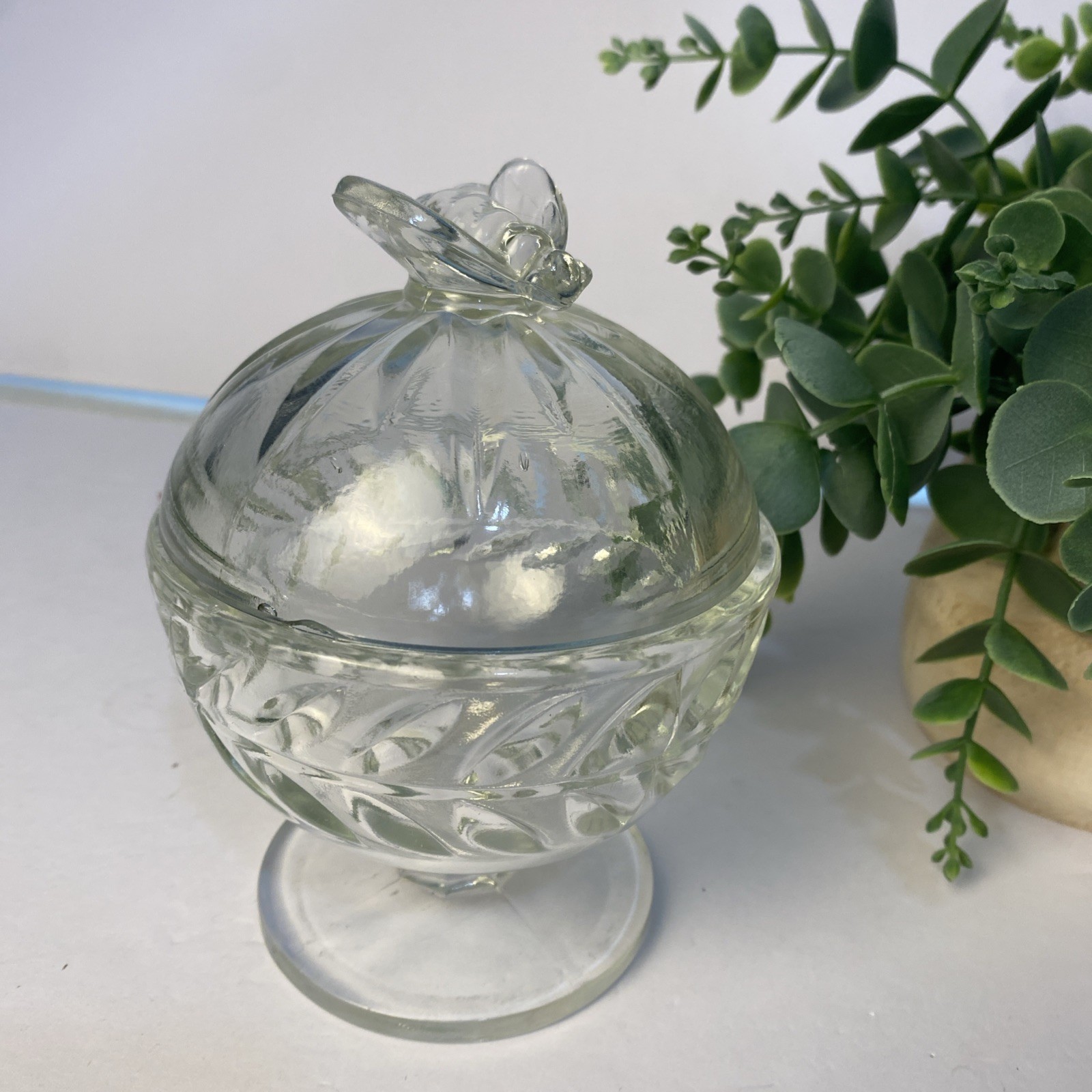 Vintage Round Floral Pattern 2 pc Candy Dish Home Decor Dish Bee Accent Lid