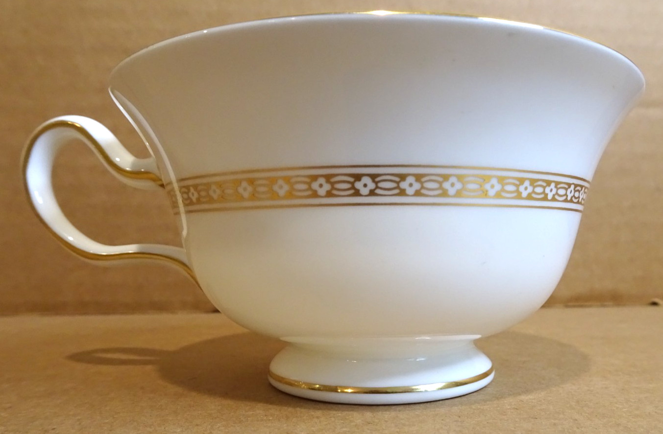 Wedgwood China Florentine W4170 Dark Green Gold 1 Cup and Saucer Set Peony Shape