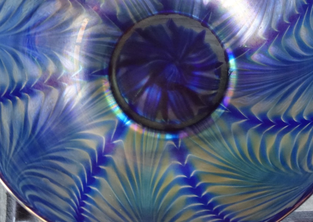Signed Lundberg Studios Art Glass 2002 Pulled Feather Blue Iridescent Bowl