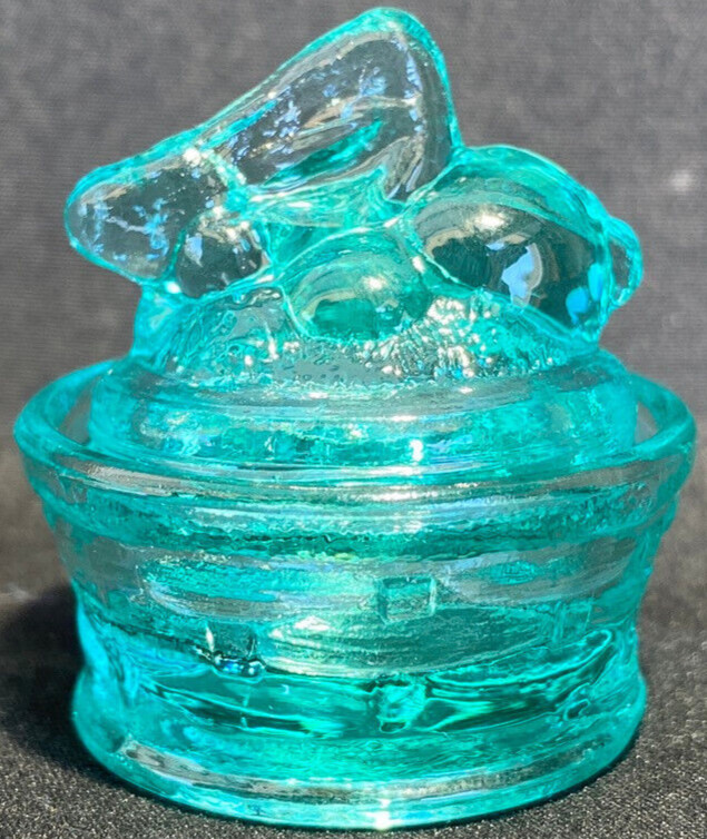 Green Vaseline uranium glass bunny rabbit on nest basket Easter glows teal blue