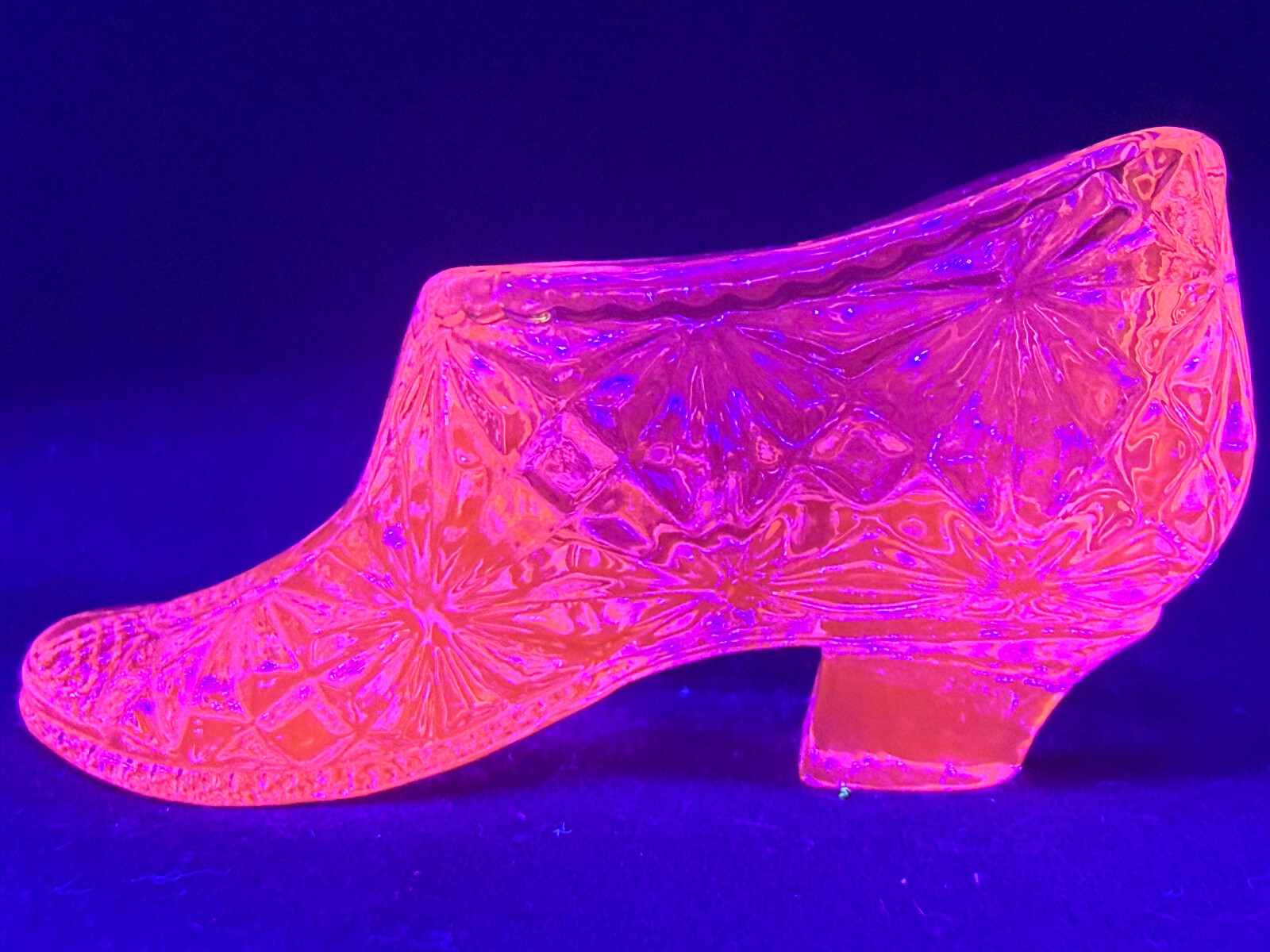 Green Vaseline glass floral shoe slipper boot uranium daisy & button pattern art