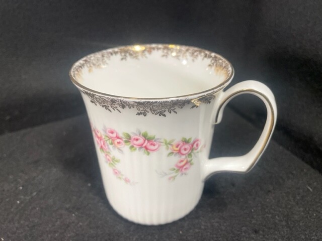 Royal Albert Dimity Rose Ribbed Mug – Pink Rose Garland/Gold