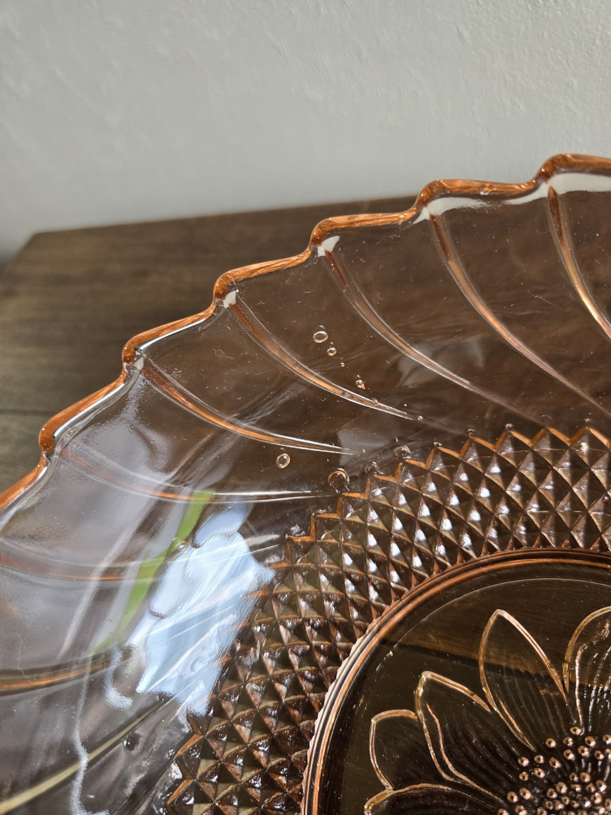 VTG KIG Indonesia Pink Glass Sunflower Sawtooth Edge/Diamond Design Serving Bowl