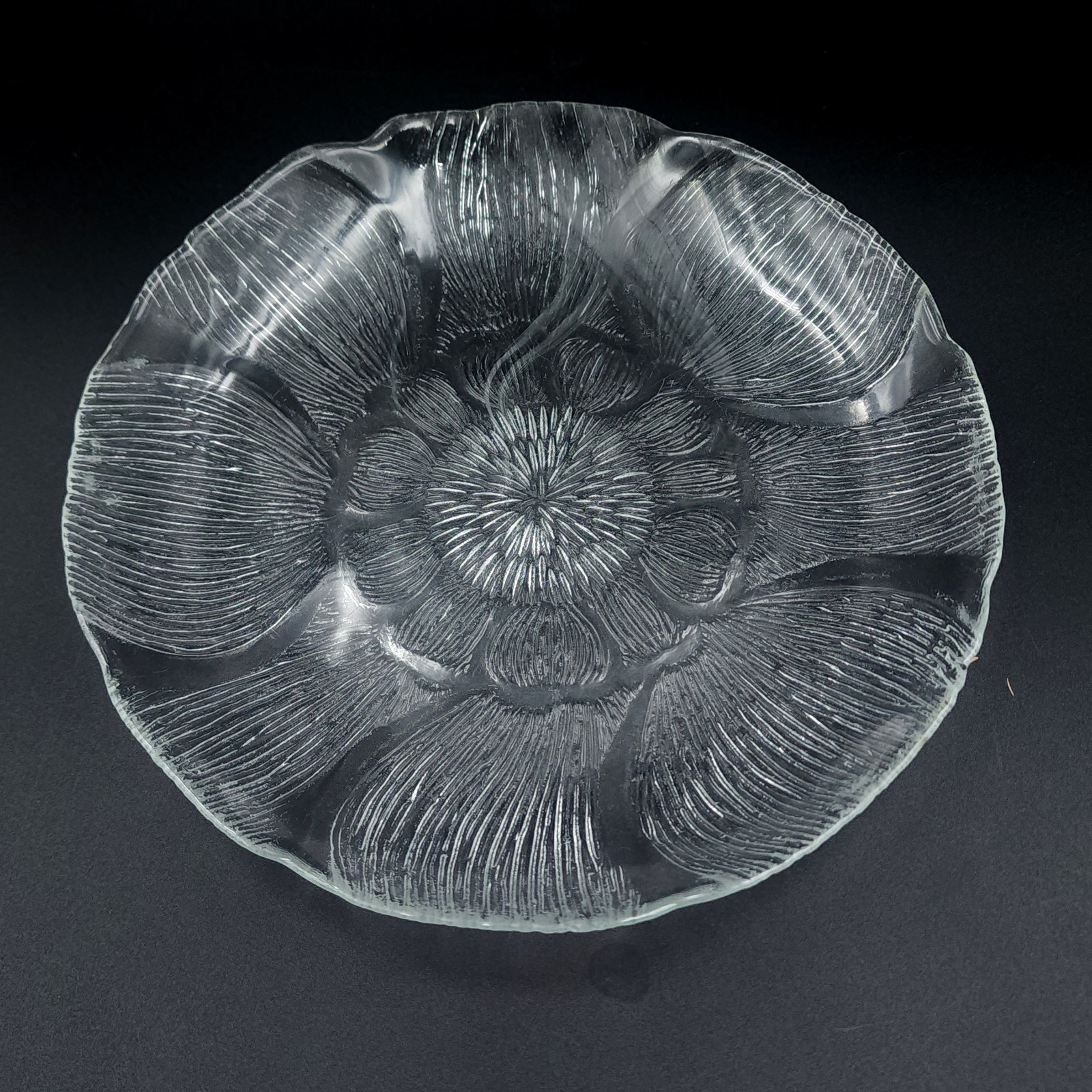 Arcoroc Fleur 7.75″ in Salad Lunch Plate Clear Glass Made in France Vintage