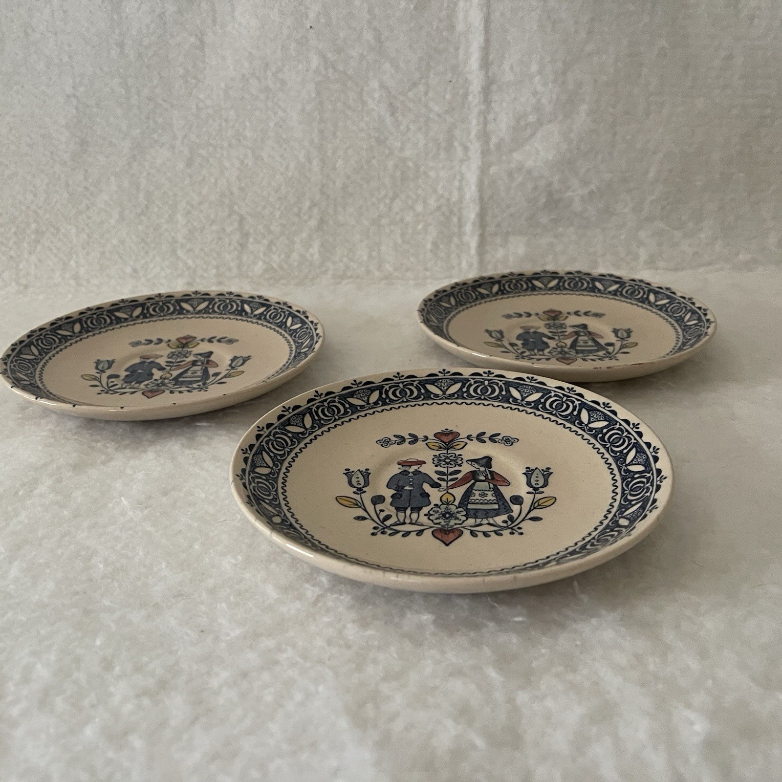 Johnson Bros Staffordshire Ironstone Saucer Set 3 Old Granite Hearts & Flowers