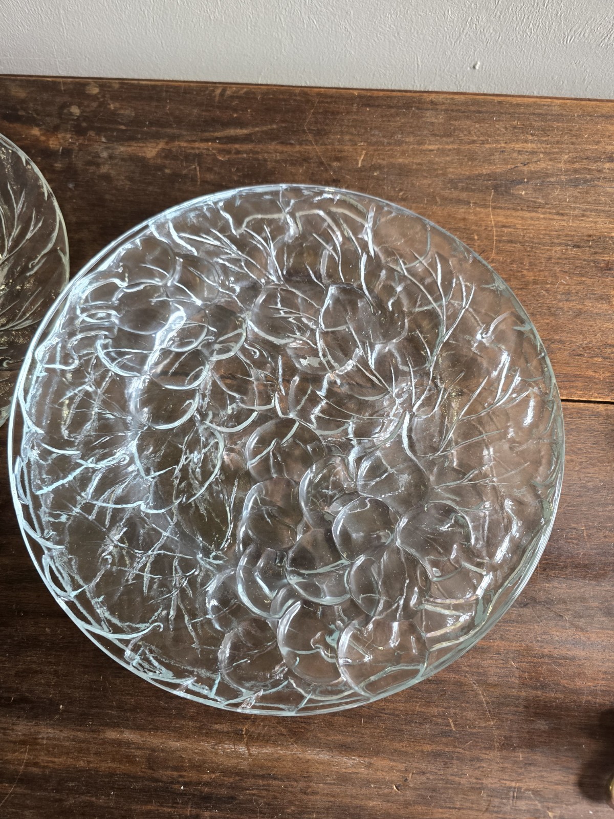 Set Of 4 VTG KIG Indonesia Clear Embossed Grape & Leaf 10-1/2 Dinner Plates
