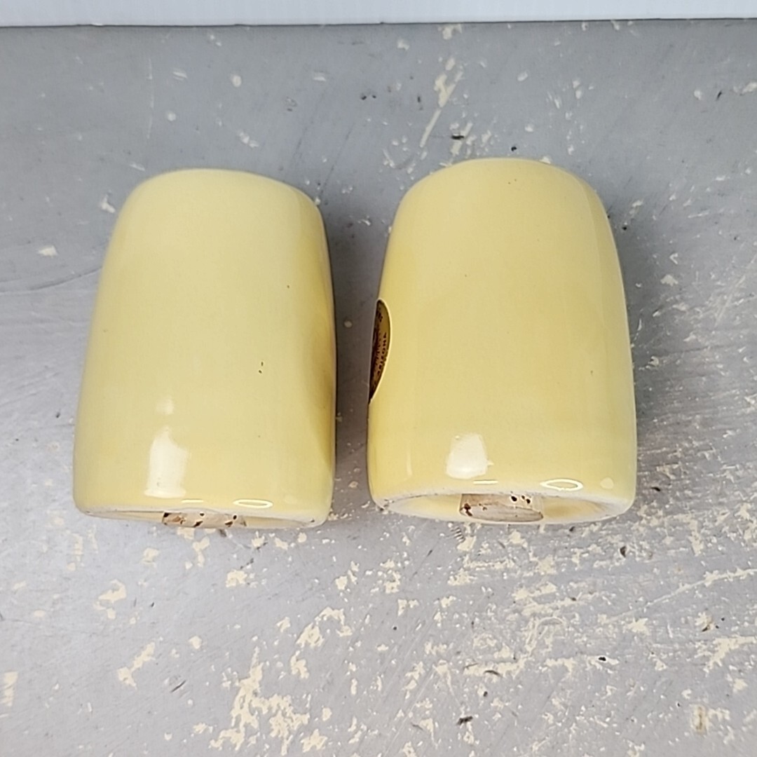 La Solana Yellow Salt & Pepper Shaker Set, 3 3/4″ New Stoppers Adobe “Catalina