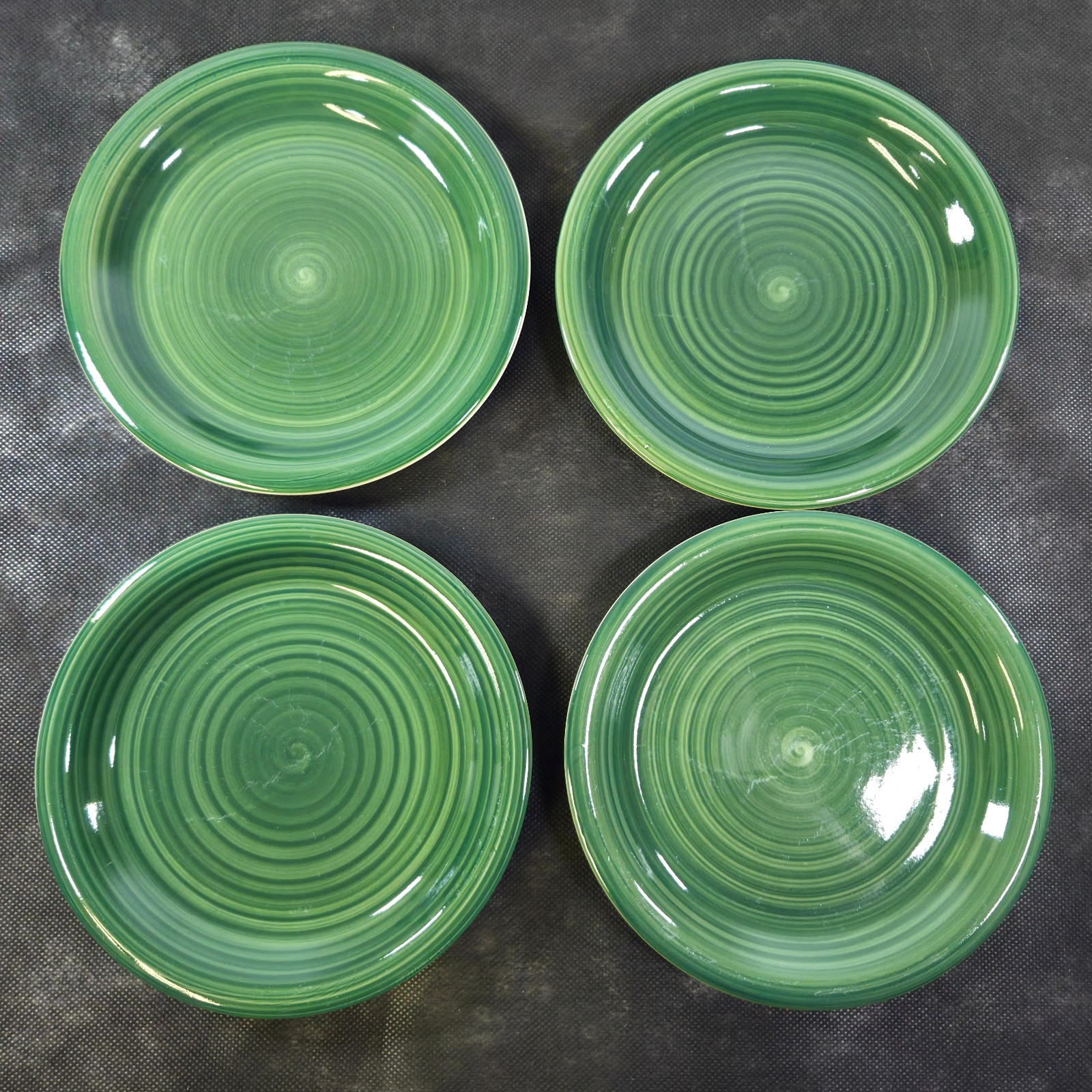 HOLIDAY Set of 4 Brylane Home Pottery Green Swirl Salad Appetizer Plates 7 1/4″