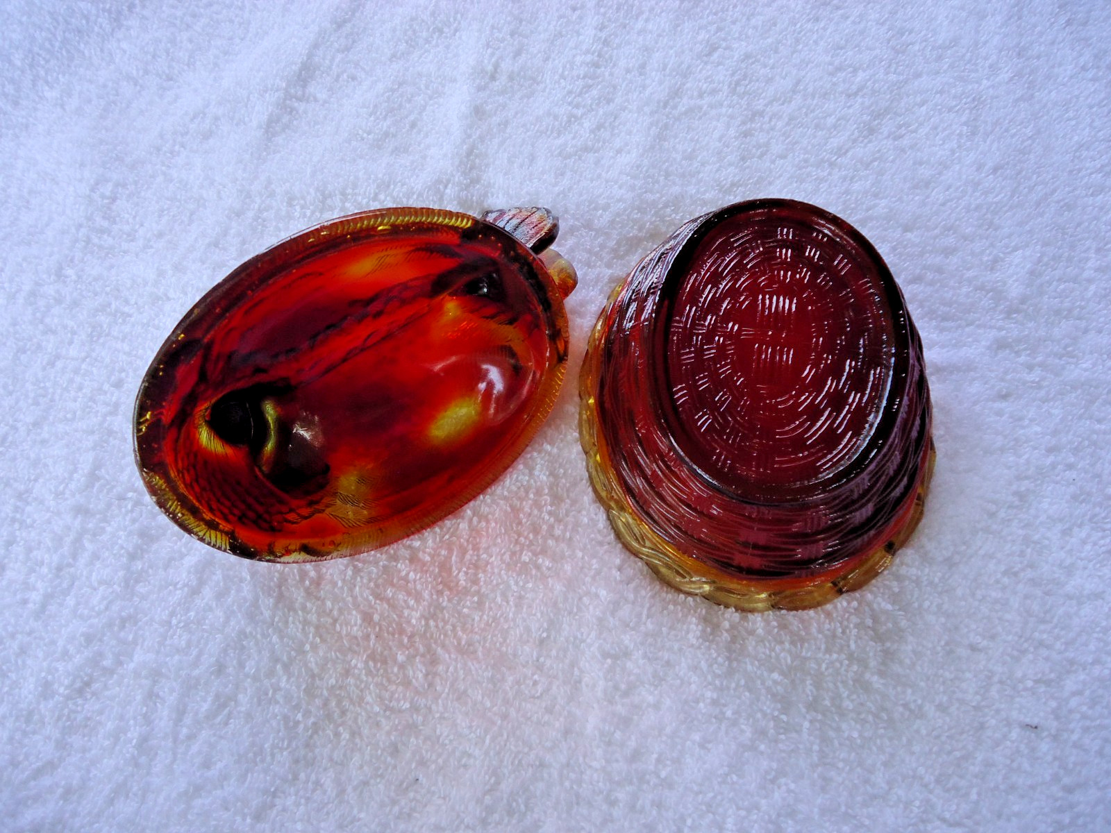 VINTAGE L.G. WRIGHT RUBY RED AMBERINA SPLIT TAIL HEN ON NEST Glows
