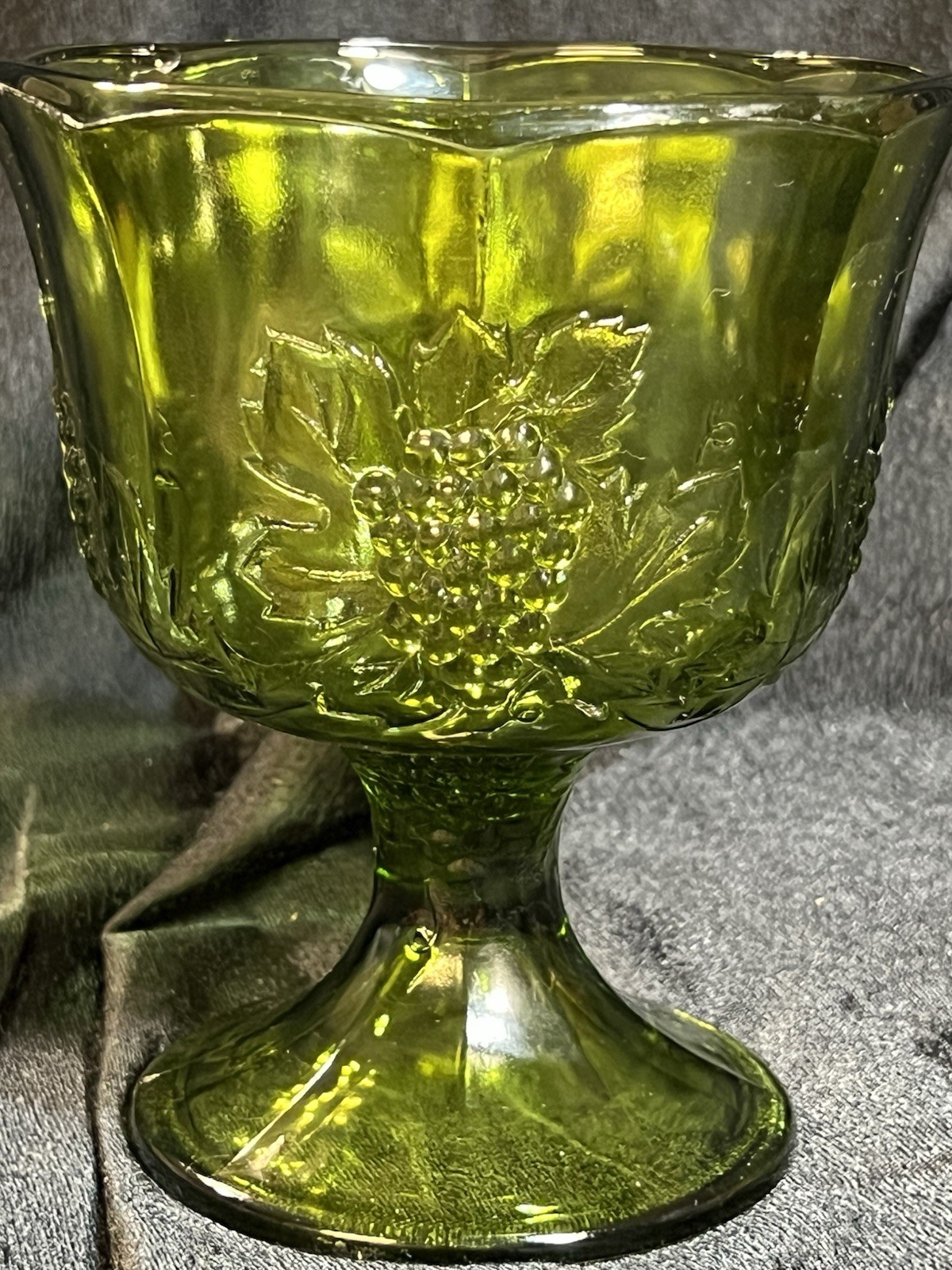 Vintage Indiana Glass Colony Harvest Pedestal Bowl Grape Avocado Green (2222)