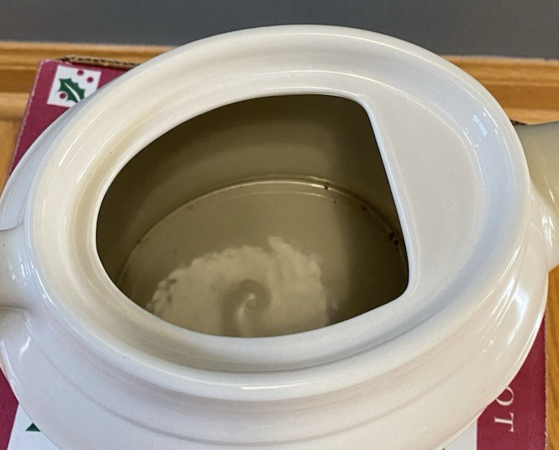 Longaberger Pottery Traditional Holly Christmas Teapot Tea Pot 31615 1997 New